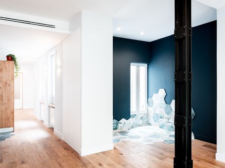 Hall en  ARGÜELLES, estilo moderno